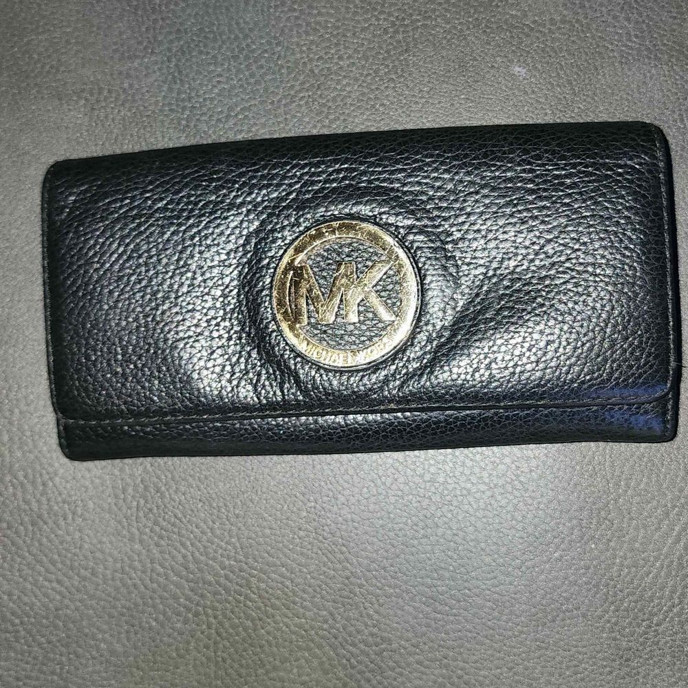 Michael Kors Fulton Flap Wallet